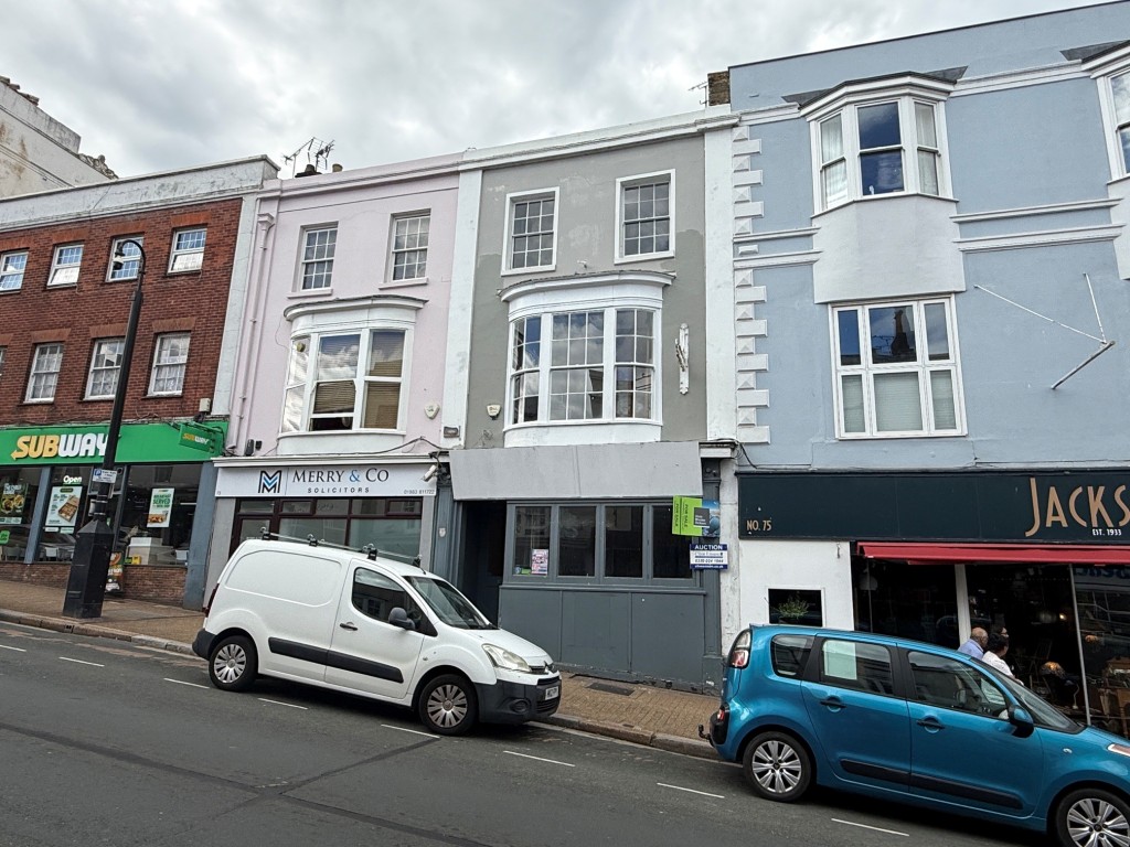 Lot: 147 - VACANT FOUR STOREY FREEHOLD TOWN CENTRE BUILDING WITH POTENTIAL - The Front Elevation